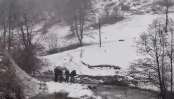 Ura e amortizuar bllokon lagjen Gjuta në Kukës, nxënës dhe banorë të izoluar nga reshjet