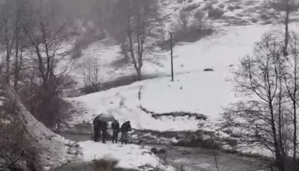 Ura e amortizuar bllokon lagjen Gjuta në Kukës, nxënës dhe banorë të izoluar nga reshjet