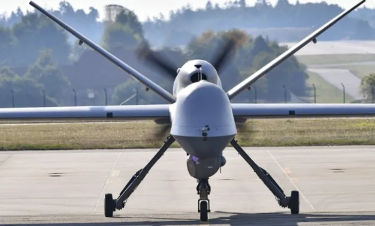 Ushtria britanike prezanton helikopterin pa pilot