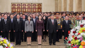 Vajza e Kim Jong-un viziton mausoleumin shtetëror, a do jetë pasardhëse e babait?