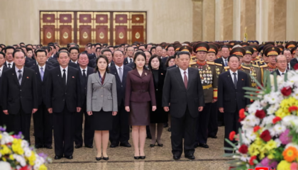 Vajza e Kim Jong-un viziton mausoleumin shtetëror, a do jetë pasardhëse e babait?