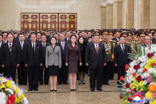 Vajza e Kim Jong-un viziton mausoleumin shtetëror, a do jetë pasardhëse e babait?