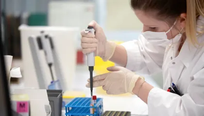 Vaksina premtuese për melanomën agresive, mund të zhbllokojë potencialin e trupit për të luftuar kancerin