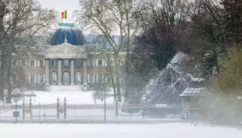 Vala e të ftohtit përfshin Evropën/ Anulohen 800 fluturime në Amsterdam, Parisi mbulohet nga dëbora