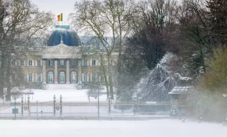 Vala e të ftohtit përfshin Evropën/ Anulohen 800 fluturime në Amsterdam, Parisi mbulohet nga dëbora