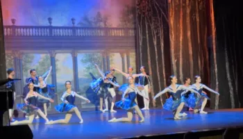 “Valsi i luleve” zbret në Vlorë, shfaqja e baletit solli një ndërthurje mes traditës dhe modernes