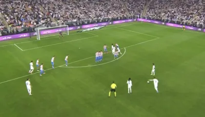 Valverdeeeee, çfarë goli spektakolar! Real Madrid e nis vrullshëm ndaj Atletico-s (video)