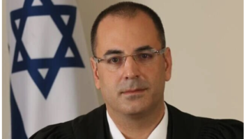 Vdes në aksident rrugor gjyqtari që kishte në dorë rastin e Netanyahut