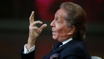 Vdes në moshën 93-vjeçari disenjatori i famshëm italian, Valentino