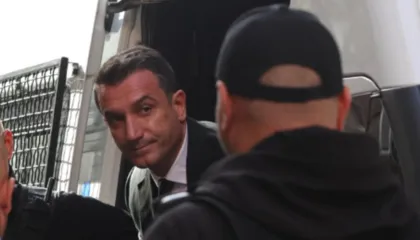 Veliaj nuk u shoqërua nga paraburgimi në GJKKO, shtyhet seanca për kryebashkiakun