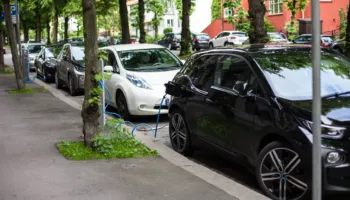 Vendi europian që jeton me naftë, drejt absulutisht makinave elektrike