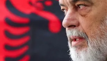 Vendi në pikë kthese!  Revolucioni në Shqipëri, një mundësi për ndryshim