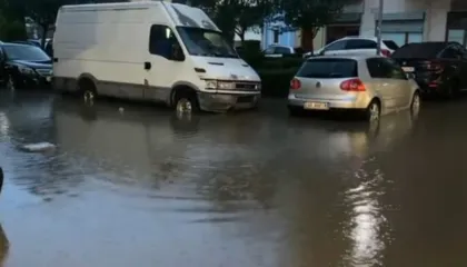 Vendi nën pushtetin e shiut! Përmbytje në Durrës e Lezhë, rritur niveli I ujit në hidrocentrale