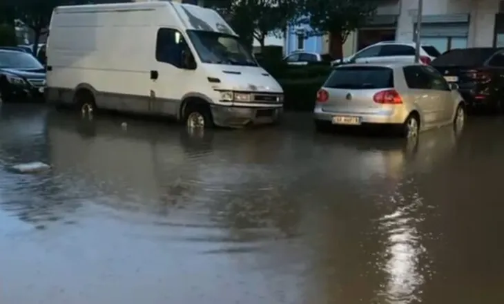 Vendi nën pushtetin e shiut! Përmbytje në Durrës e Lezhë, rritur niveli I ujit në hidrocentrale