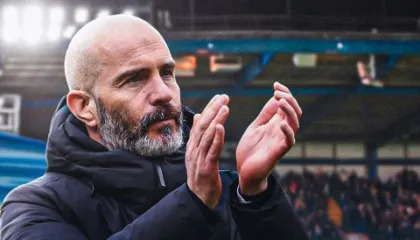 Vendimi më i papritur, pretendentët e Premier Ligës njoftojnë largimin e trajnerit të njohur