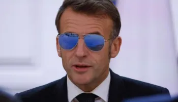 Vendosmëri dhe “syri i tigrit”, si po i kundërpërgjigjet Macron-i presidentit amerikan