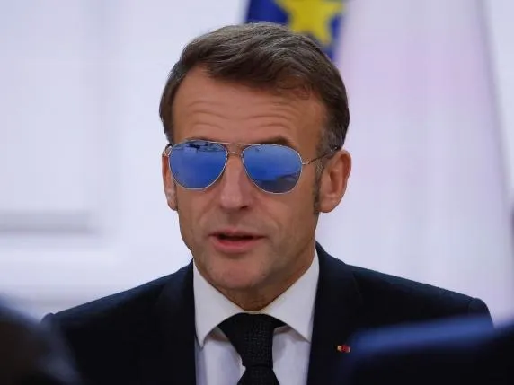 Vendosmëri dhe “syri i tigrit”, si po i kundërpërgjigjet Macron-i presidentit amerikan