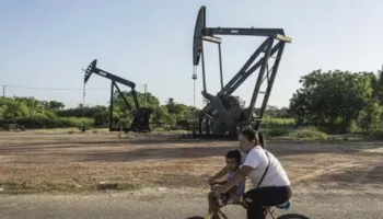 Venezuela hap tregun e naftës për investitorët privatë, parlamenti miraton ligjin një muaj pas arrestimit të Maduros