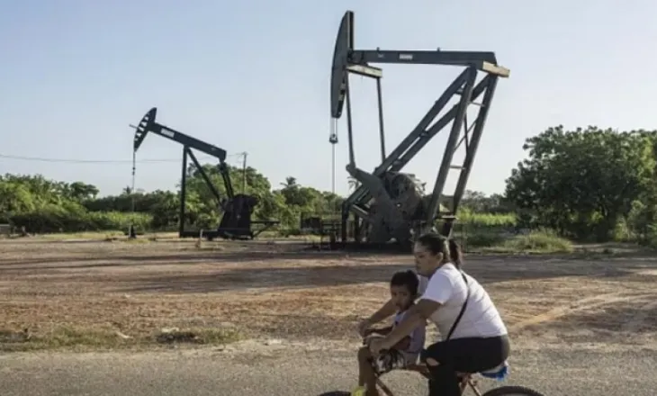 Venezuela hap tregun e naftës për investitorët privatë, parlamenti miraton ligjin një muaj pas arrestimit të Maduros