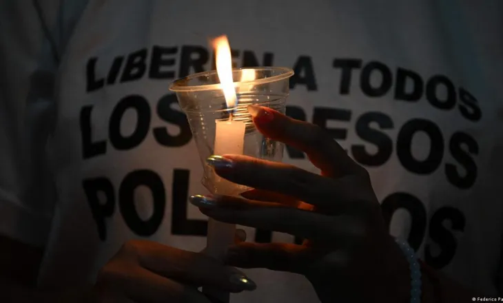 Venezuela: Presidentja e përkohshme kërkon amnisti për të burgosurit politikë