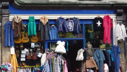 Veshjet e ‘Gabit’ dalin nga moda, bien importet