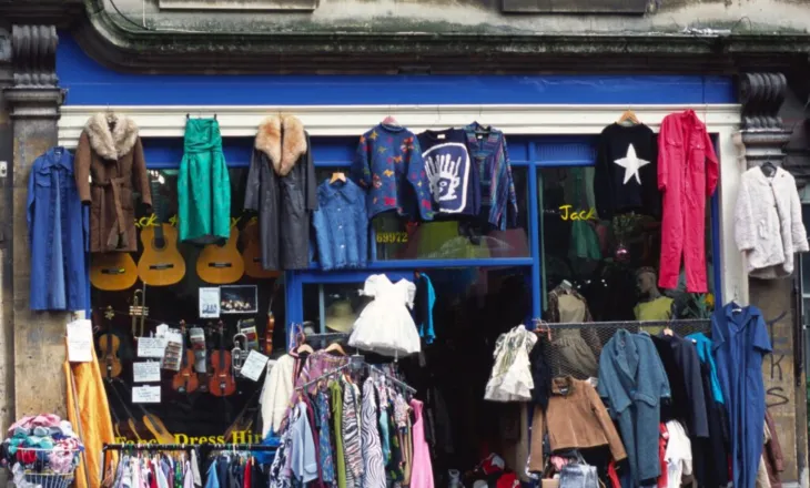 Veshjet e ‘Gabit’ dalin nga moda, bien importet