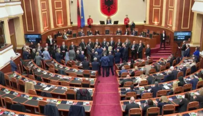 Vetëm 30 minuta seancë/ Nis me tensione sesioni i ri parlamentar, deputetët e opozitës “pushtuan” foltoren