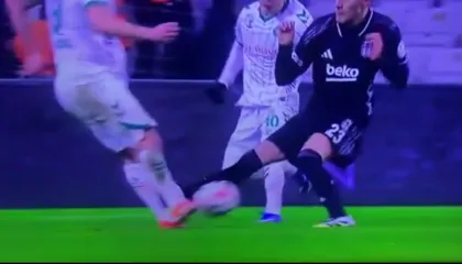 VIDEO/ Asllani i bën të gjitha në debutim! Hyn nga stoli, “gatuan” golin e përmbysjes dhe largohet me karton të kuq brenda 6 minutave