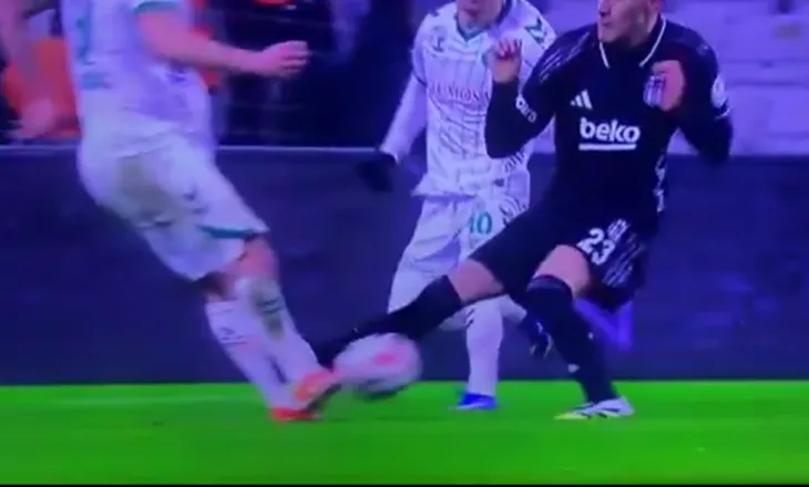 VIDEO/ Asllani i bën të gjitha në debutim! Hyn nga stoli, “gatuan” golin e përmbysjes dhe largohet me karton të kuq brenda 6 minutave