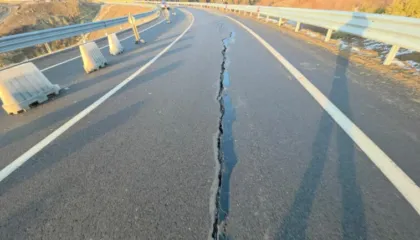 VIDEO/ Çahet traseja e Qukës-Qafë Plloçë, rrezik serioz për qarkullimin