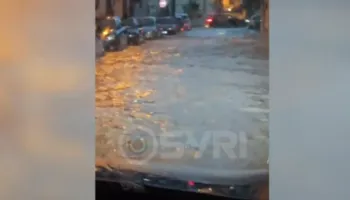 VIDEO/ Durrësi nën ujë i braktisur nga shteti, qytetari: Ndërtimet kanë bllokuar kolektorët e ujërave të larta