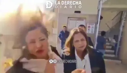 VIDEO/ E rëndë, deputetes i shpërthen eksplozivi në kokë, teksa jepte deklaratë për mediat