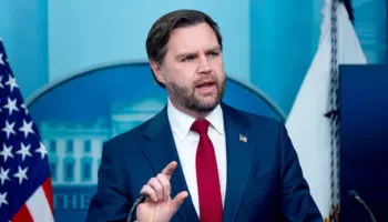 VIDEO/ Gazetari ‘zbërtheu’ agjentin e Shërbimit Sekret të JD Vance, pezullohet nga detyra