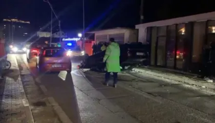 VIDEO/ I riu në Lezhë humb kontrollin e automjetit, përplaset me shtyllën