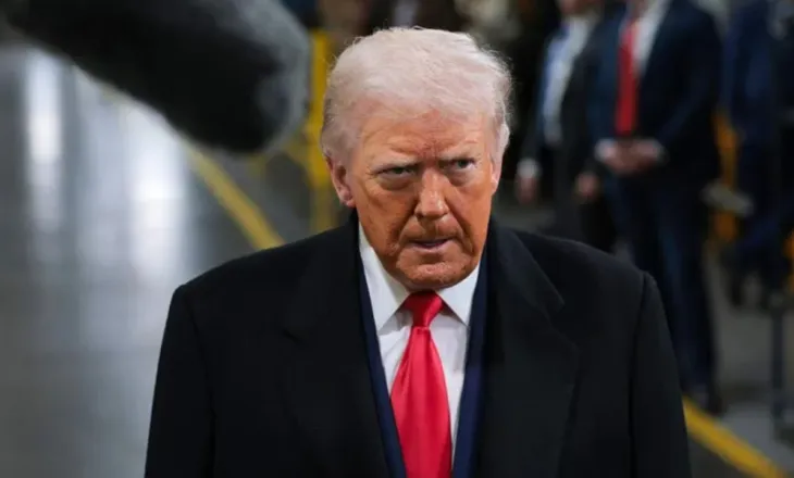 Video/ Iu drejtua me gishtin e mesit punonjësit të kompanisë ‘Ford’, Shtëpia e Bardhë i del në mbrojtje Trump: Ishte reagim i përshtatshëm dhe…