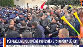 VIDEO – “Ka civilë që u bëjnë foto qytetarëve”, përplasje me policinë në protestën e “Shqipëria Bëhet”