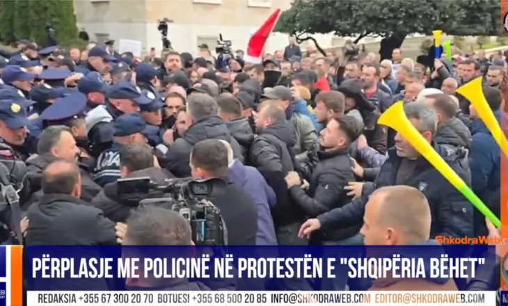 VIDEO – “Ka civilë që u bëjnë foto qytetarëve”, përplasje me policinë në protestën e “Shqipëria Bëhet”