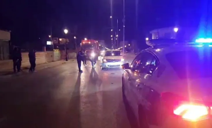 VIDEO/ Makinat përplasen me njëra – tjetrën në hyrje të Beratit, plagosen lehtë dy bashkëshortët