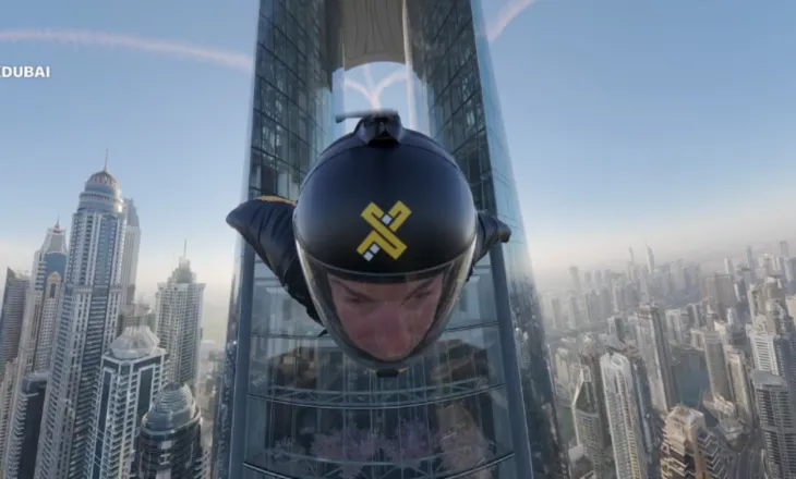 Video marramendëse/ Parashutistët kalojnë nëpër “vrimën e gjilpërës” të hotelit më të lartë në botë