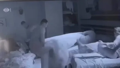 Video/ Mateo nxjerr me forcë Rogertin nga shtrati, reagojnë familjarët e banorit