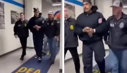 Video/ Me shapka dhe shishe uji në dorë, momenti kur Maduro mbërrin në New York