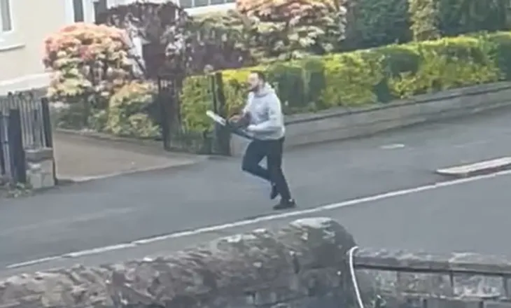 Video/ Ndoqi me sharrë elektrike policin në rrugë dhe goditi tavolinën e gjykatësit, dënohet me 10 vite burg shqiptari në Skoci