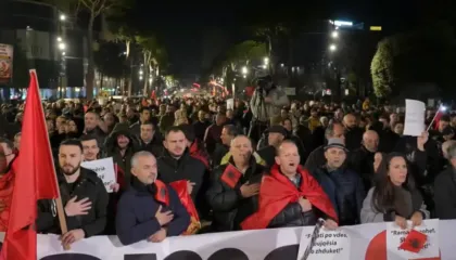 VIDEO/ Nis protesta e “Shqipëria Bëhet”, qytetarët i bashkohen thirrjes së Lapajt
