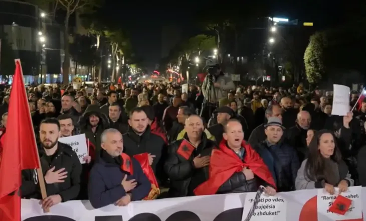 VIDEO/ Nis protesta e “Shqipëria Bëhet”, qytetarët i bashkohen thirrjes së Lapajt