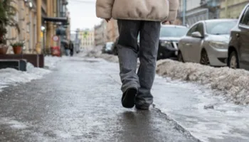 VIDEO/ Një truk që do t’ju ndihmojë të ecni më lehtë në borë dhe akull