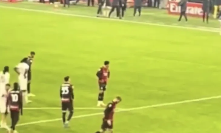 VIDEO/ Penalltia e humbur e Xhenoas në frymën e fundit, “hilja” e futbollistit serb bën xhiron e rrjetit