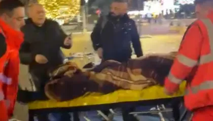 VIDEO/ Policia ndërhyn në mesnatë për t’i hequr karriget: Lapaj transportohet me urgjencë në spital