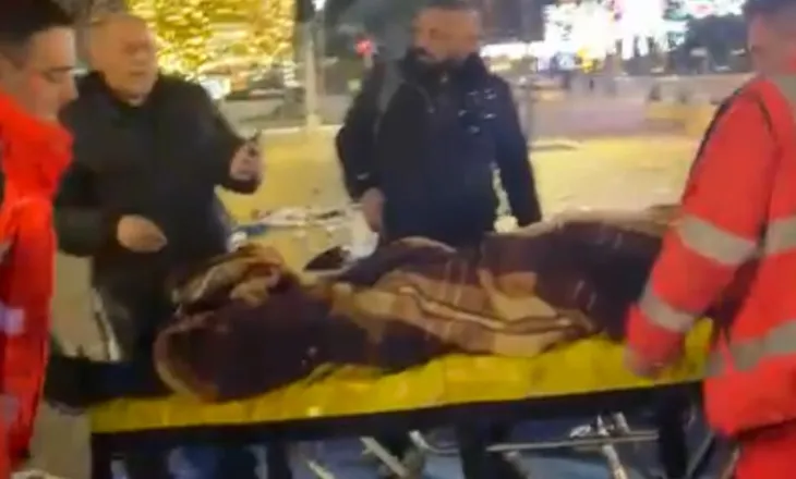 VIDEO/ Policia ndërhyn në mesnatë për t’i hequr karriget: Lapaj transportohet me urgjencë në spital