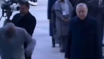 VIDEO/ Presidenti i Nigerisë rrëzohet gjatë takimit me Erdogan