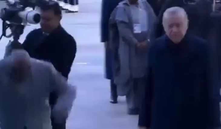 VIDEO/ Presidenti i Nigerisë rrëzohet gjatë takimit me Erdogan